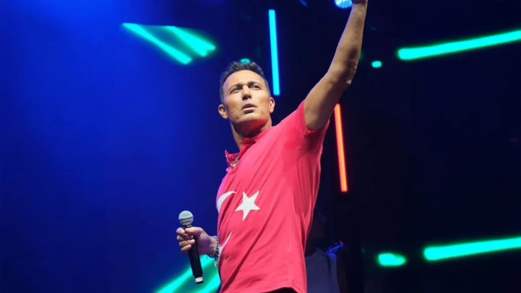 MUSTAFA SANDAL TÜRK BAYRAĞIMIZA SALDIRIYA KAYITSIZ KALMADI